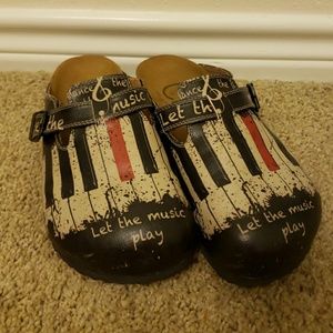 Cute "Let the music play" slide on shoes
